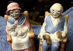 Ceramic Old Couple on Rocking Chairs 2.JPG (33337 bytes)