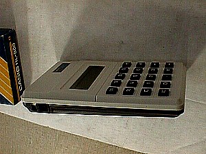 Casio HL-809 Electronic Calculator b.JPG (31725 bytes)