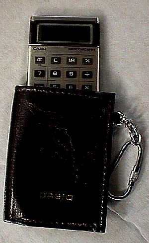 Casio M-811 Micro Card Calculator b.JPG (49523 bytes)
