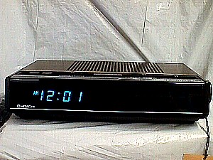 Hitachi  KC-671H AM-FM Digital Clock Radio.JPG (31728 bytes)