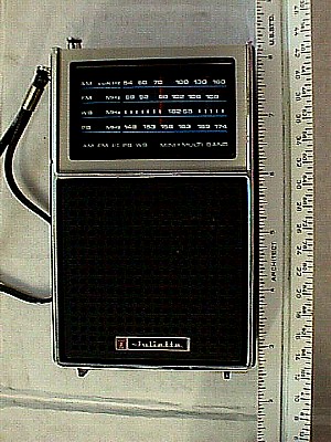 Juliette MPR-3103 4 Band Pocket Radio a.JPG (55481 bytes)