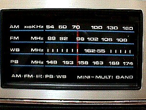 Juliette MPR-3103 4 Band Pocket Radio c.JPG (35191 bytes)