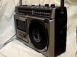 Panasonic 1440 AM-FM Cassette Radio.JPG (33663 bytes)