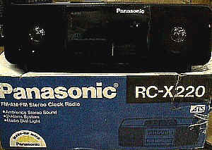 Panasonic RC-X220 AM-FM Stereo Clock Radio.JPG (31415 bytes)