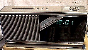 Panasonic RC 96 AM-FM Digital Clock Radio a.JPG (28822 bytes)