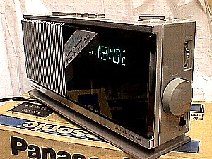 Panasonic RC 96 AM-FM Digital Clock Radio c.JPG (38262 bytes)