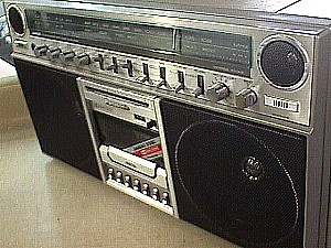 Panasonic RX 5250 Boom Box m.JPG (37632 bytes)