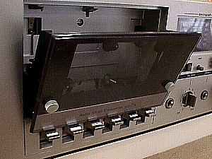 Panasonic SG-25 AM-FM Cassette Deck Receiver f.JPG (33338 bytes)