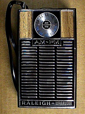 Raleigh 10 Trans Pocket Radio a.JPG (70851 bytes)