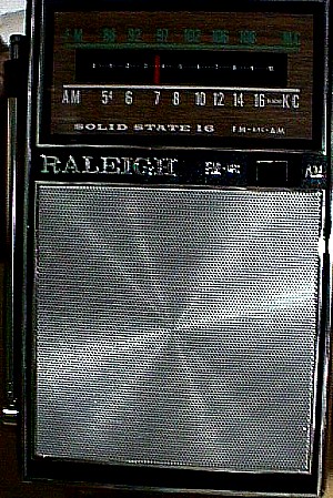 Raleigh AM-FM Radio c.JPG (77713 bytes)