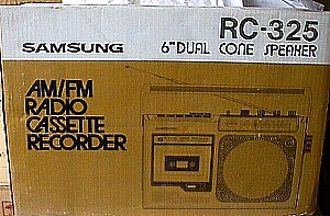 Samsung RC 325 AM-FM Cassette Recorder.JPG (33069 bytes)