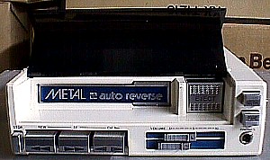 Sanyo Auto Reverse Cassette Walkman 1.JPG (25365 bytes)