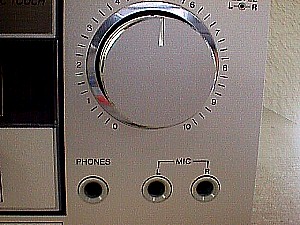 Sanyo Cassette Recording Deck f.JPG (30693 bytes)