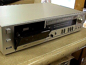 Sanyo Cassette Recording Deck h.JPG (34039 bytes)