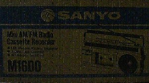 Sanyo M 1600 Mini AM-FM Cassette Recorder.JPG (21717 bytes)