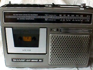 Sharp GF 1850 AMFM Cassette 2.JPG (30512 bytes)