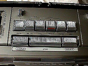 Sharp GF 9494 AM-FM Cassette Portable Boom Box g.JPG (39821 bytes)