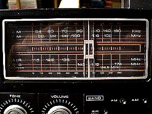Studio 44 Multi-Band Radio a.JPG (38419 bytes)