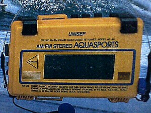 Unisef AF-46 AM-FM Personal Stereo Cassette Radio a.JPG (39547 bytes)