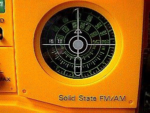 Winsor M6 AM-FM Solid State Radio c.JPG (35955 bytes)