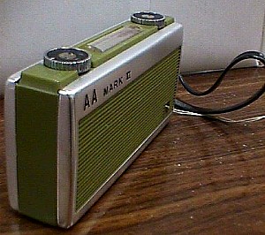 camera AM radio 1.JPG (32740 bytes)