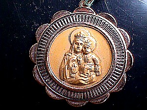 Gold Religious Medallion 2.JPG (39396 bytes)